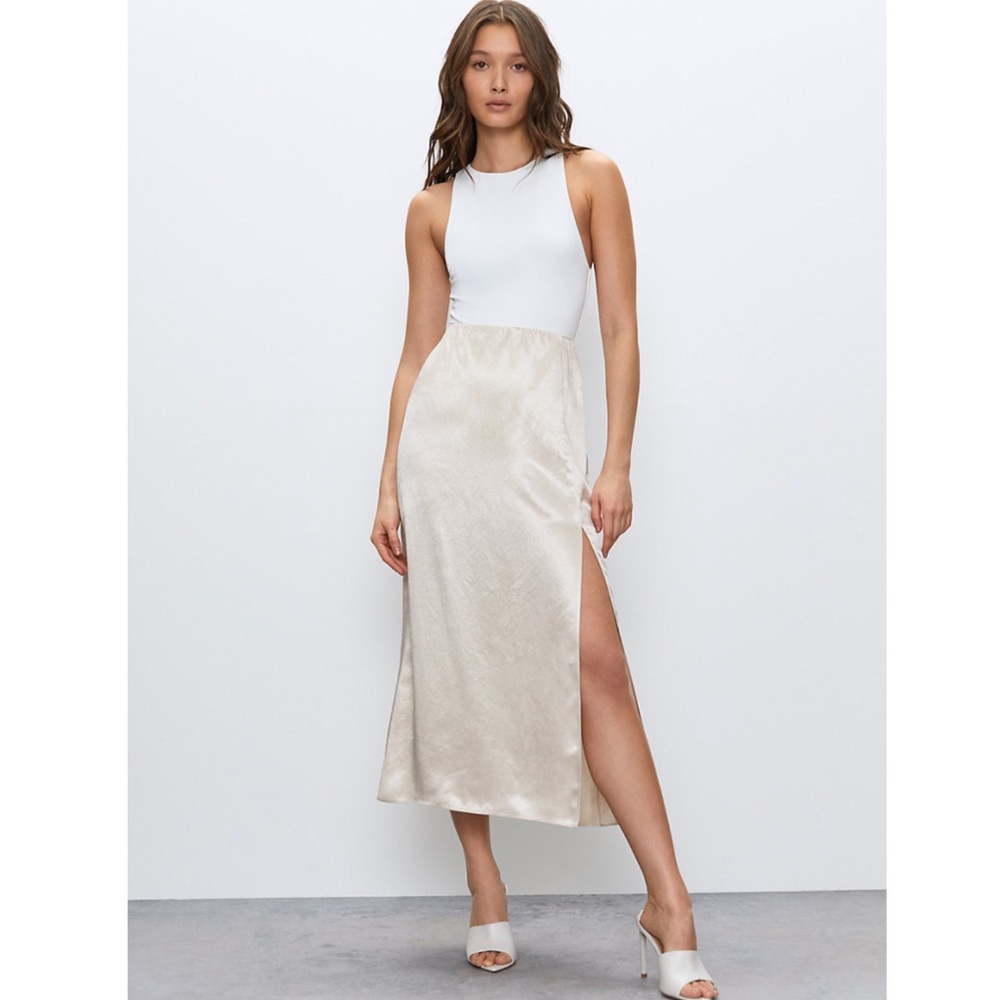 Aritzia Babaton bias cut skirt, size 00 NWT